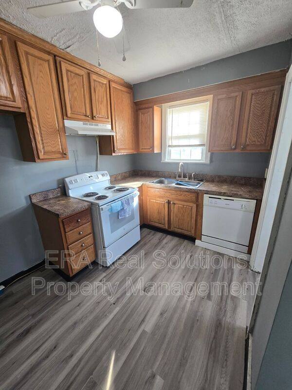 Apartment for rent at 854 Fairwood Ave, Columbus, OH 43205