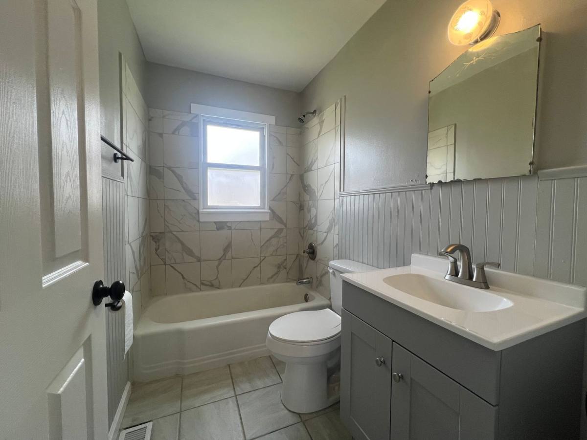House for rent at 1005 N Barton St, Johnson City, TN 37604