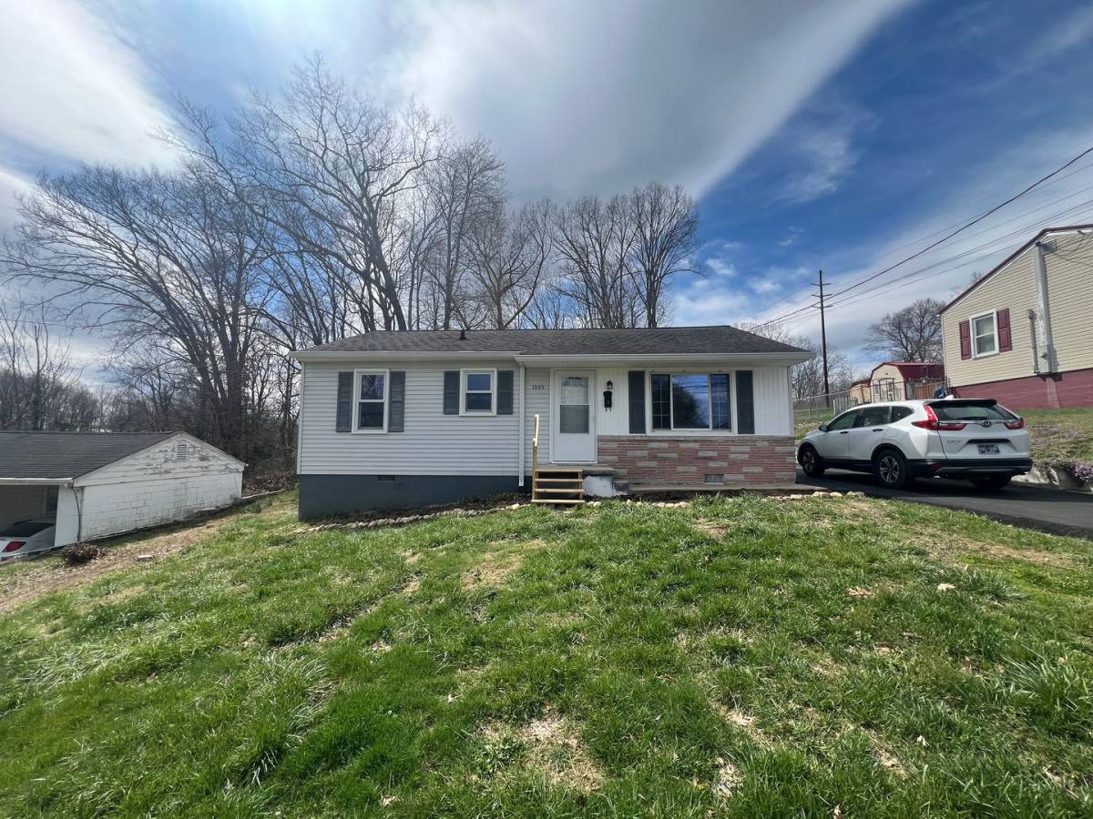 House for rent at 1005 N Barton St, Johnson City, TN 37604