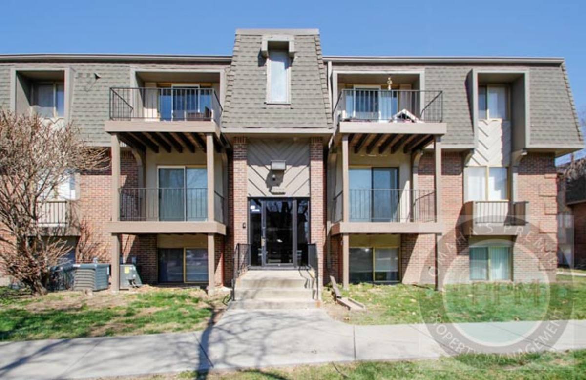 Apartment for rent at 2333 Benson Gardens Bd, Omaha, NE 68134