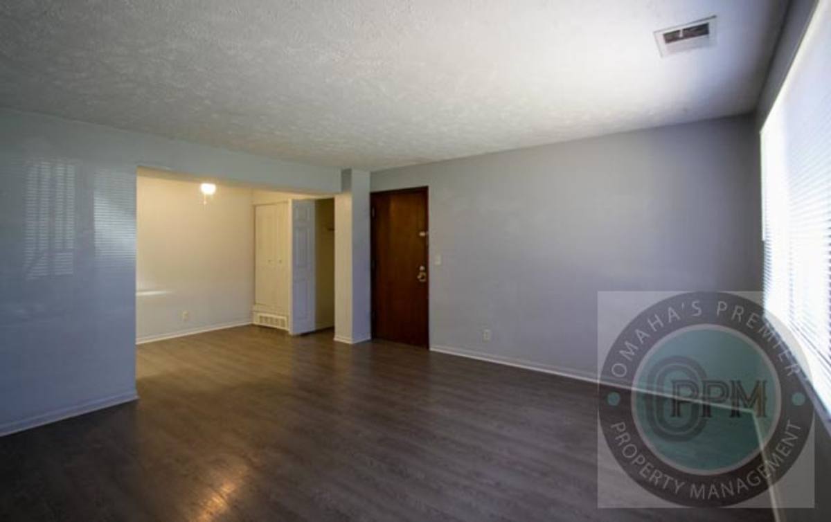 Apartment for rent at 2333 Benson Gardens Bd, Omaha, NE 68134