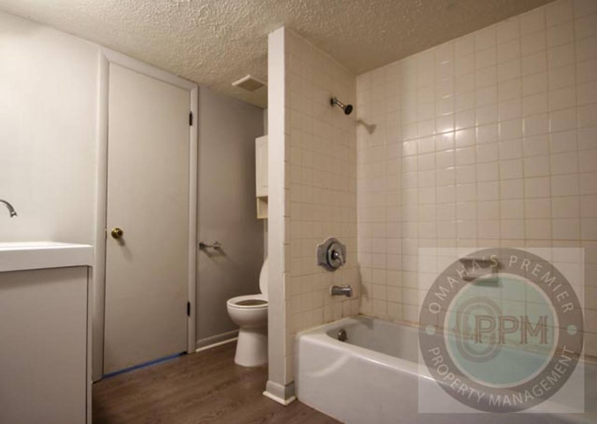 Apartment for rent at 2333 Benson Gardens Bd, Omaha, NE 68134