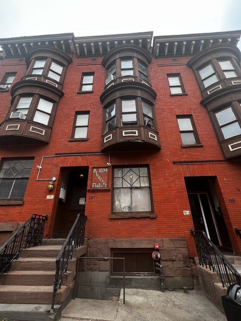 Apartment for rent at 135 Madison Ave, Albany, NY 12202