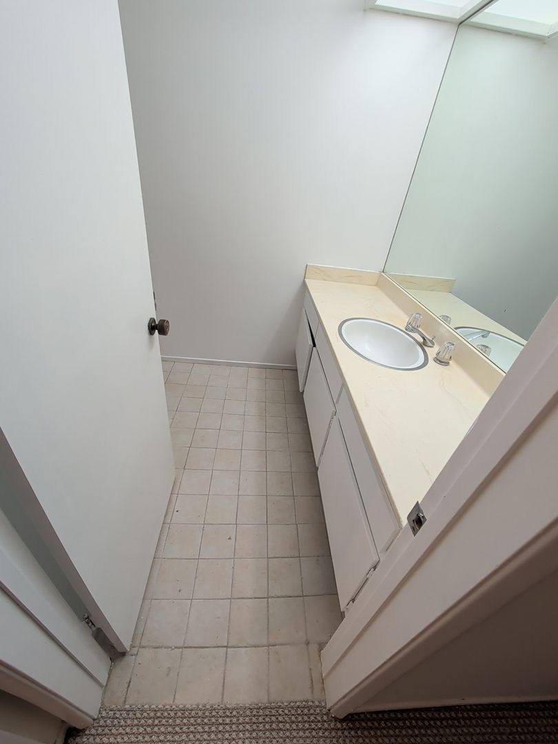 Apartment for rent at 415 Montana Ave, Santa Monica, CA 90403