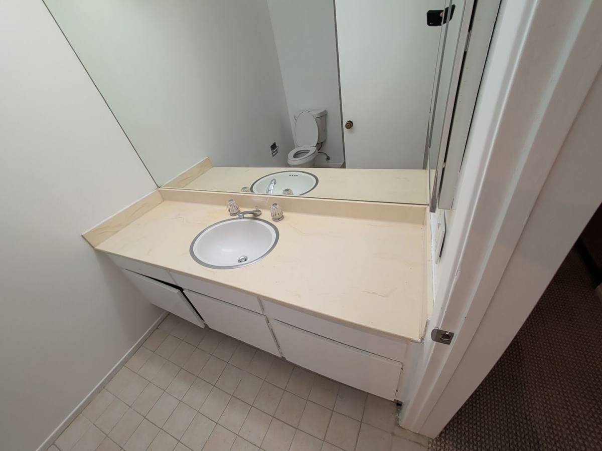 Apartment for rent at 415 Montana Ave, Santa Monica, CA 90403