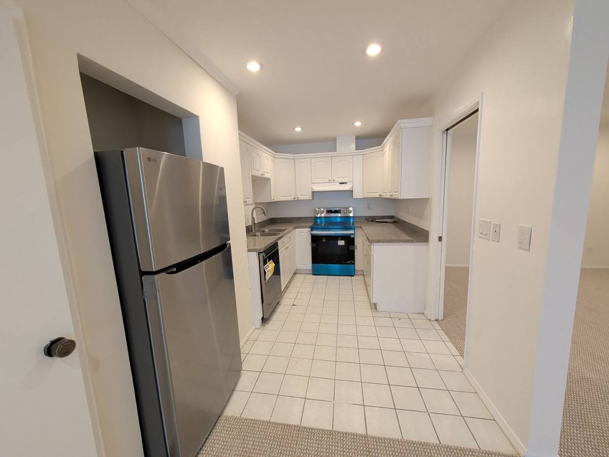 Apartment for rent at 415 Montana Ave, Santa Monica, CA 90403