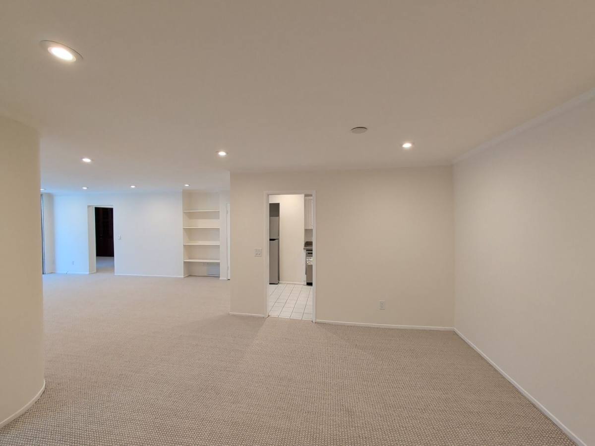 Apartment for rent at 415 Montana Ave, Santa Monica, CA 90403