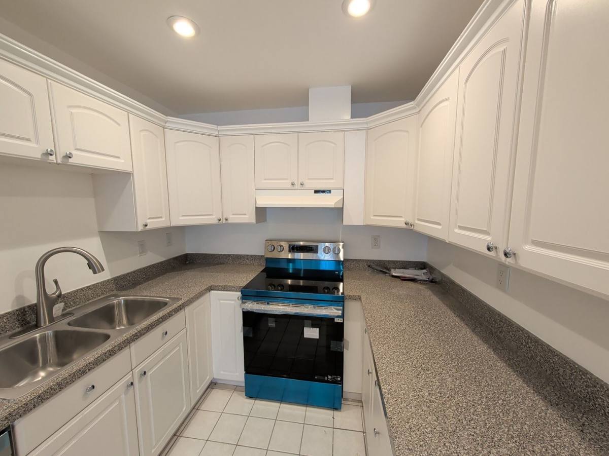 Apartment for rent at 415 Montana Ave, Santa Monica, CA 90403