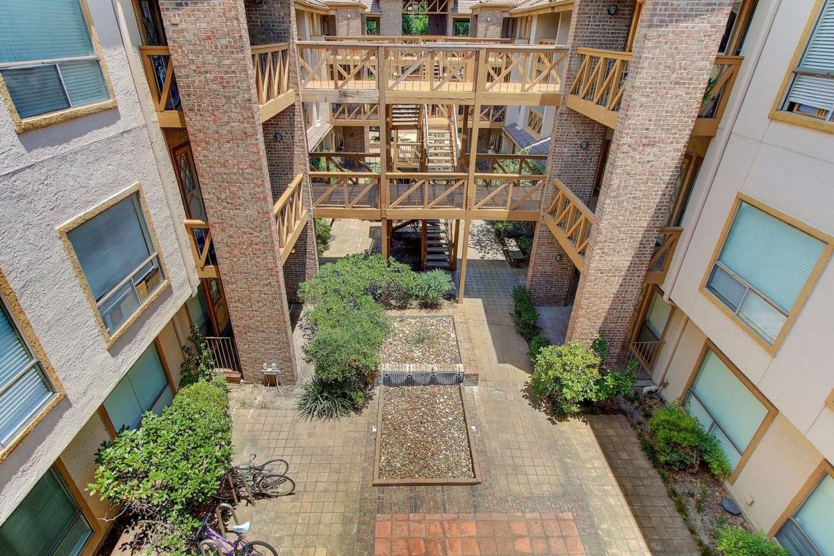 Apartment for rent at 806 W 24th St, Austin, TX 78705