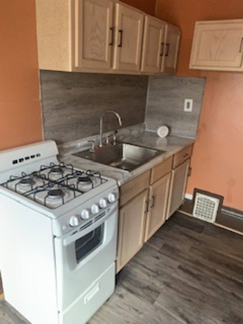 Apartment for rent at 43 1 2 Mulberry St, Waterloo, IA 50703