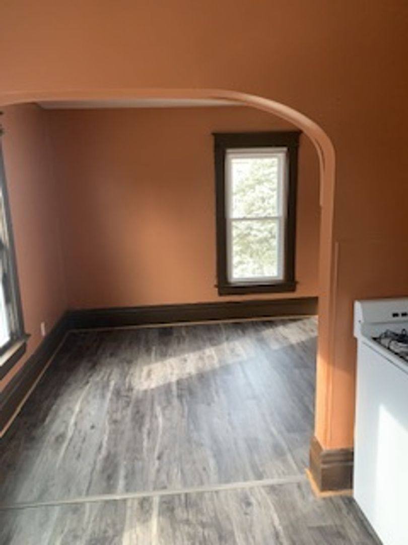 Apartment for rent at 43 1 2 Mulberry St, Waterloo, IA 50703