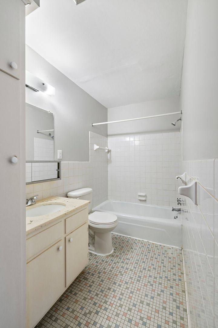 Apartment for rent at 848 Dodd Rd, Saint Paul, MN 55118