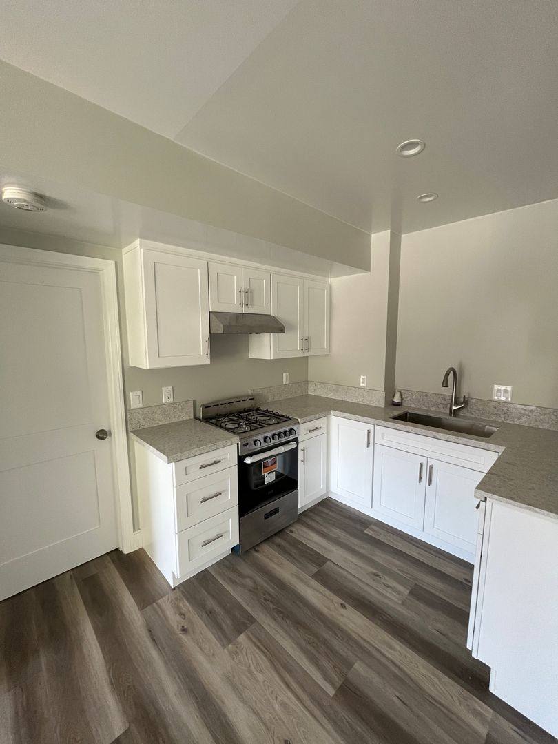 Apartment for rent at 1721 S New Hampshire Ave, Los Angeles, CA 90006