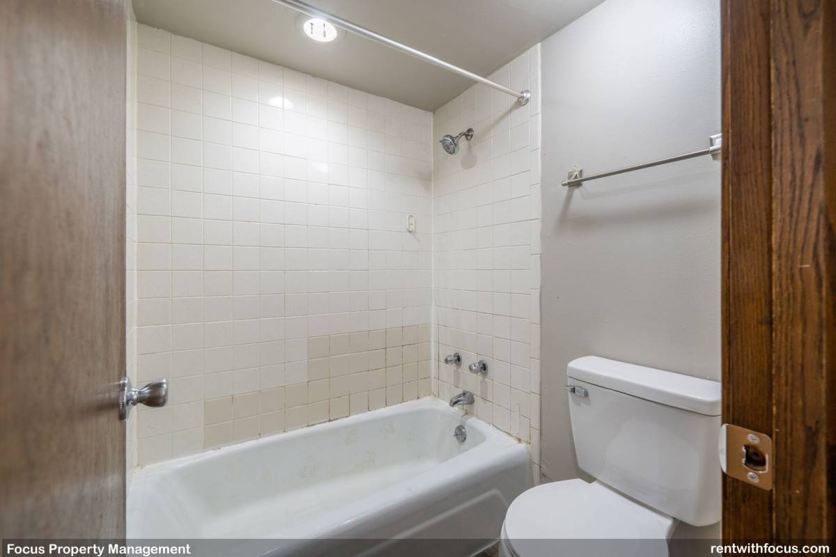 Apartment for rent at 1225 Doctors Dr, Neenah, WI 54956