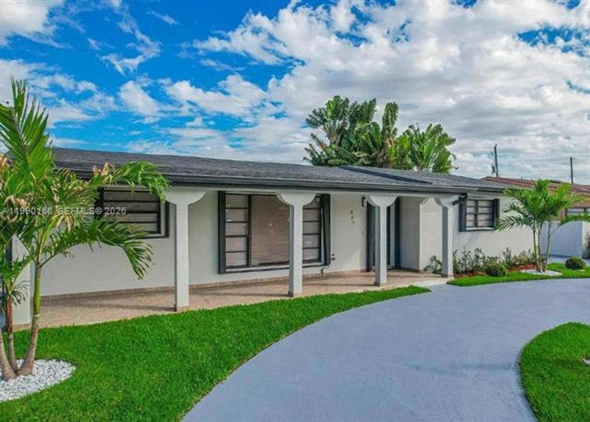 Apartment for rent at 865 W 72nd Place, Hialeah, FL 33014
