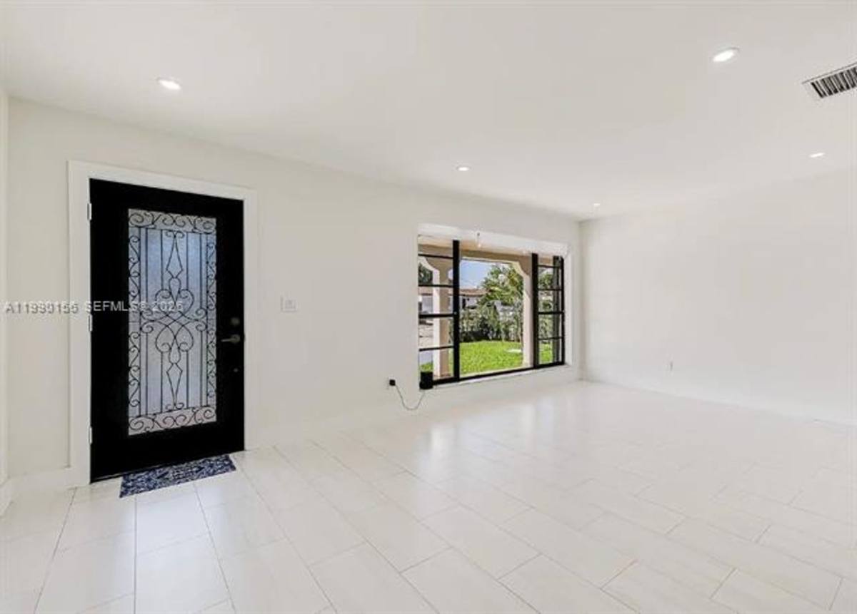 Apartment for rent at 865 W 72nd Place, Hialeah, FL 33014