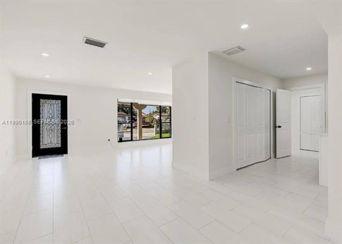 Apartment for rent at 865 W 72nd Place, Hialeah, FL 33014