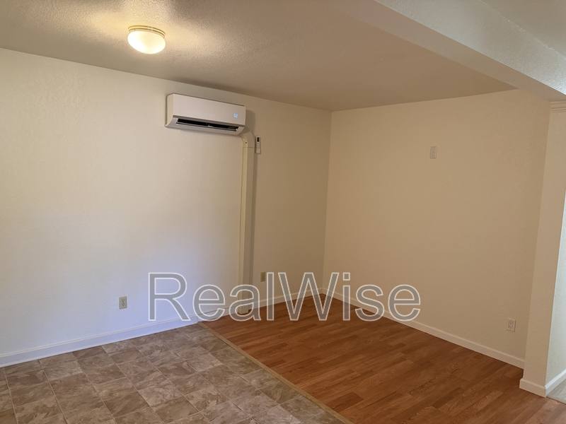 Apartment for rent at 552 Pacific Ave #9, Glendale, OR 97442