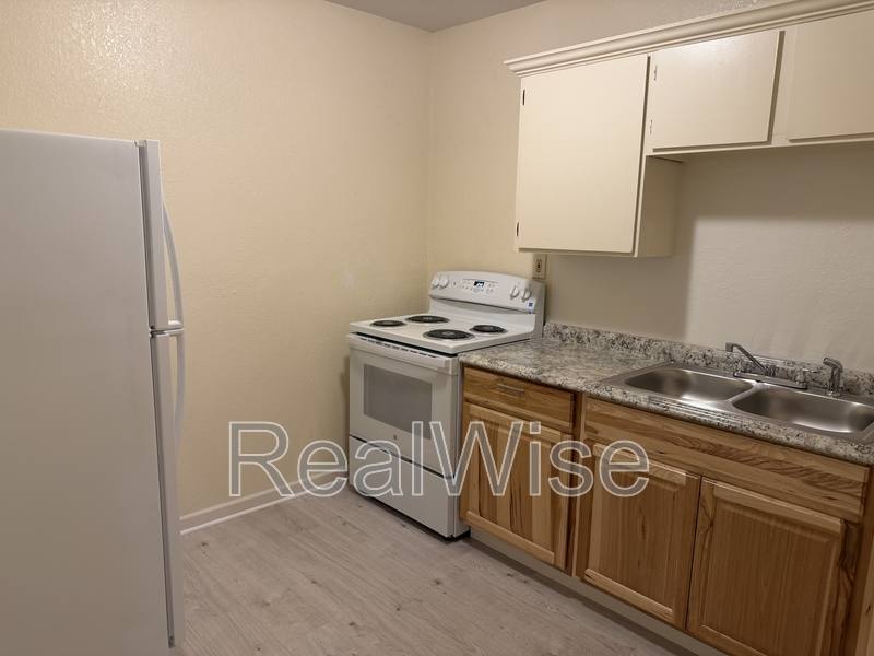 Apartment for rent at 552 Pacific Ave #9, Glendale, OR 97442
