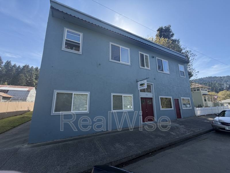 Apartment for rent at 552 Pacific Ave #9, Glendale, OR 97442