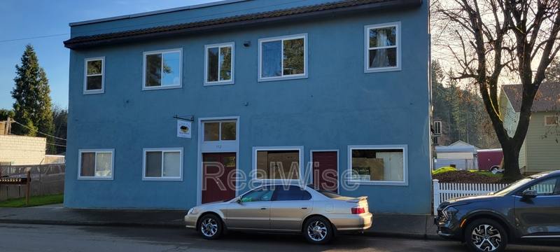 Apartment for rent at 552 Pacific Ave #9, Glendale, OR 97442