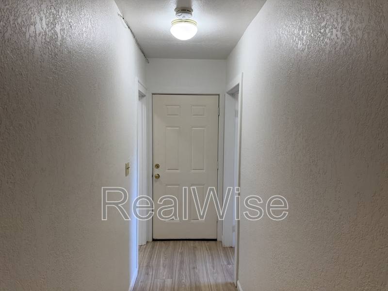 Apartment for rent at 552 Pacific Ave #9, Glendale, OR 97442