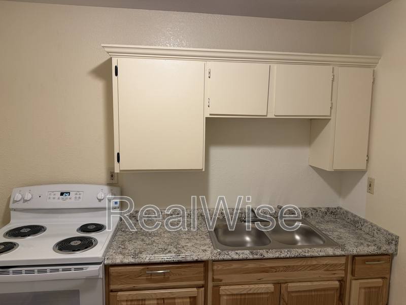 Apartment for rent at 552 Pacific Ave #9, Glendale, OR 97442