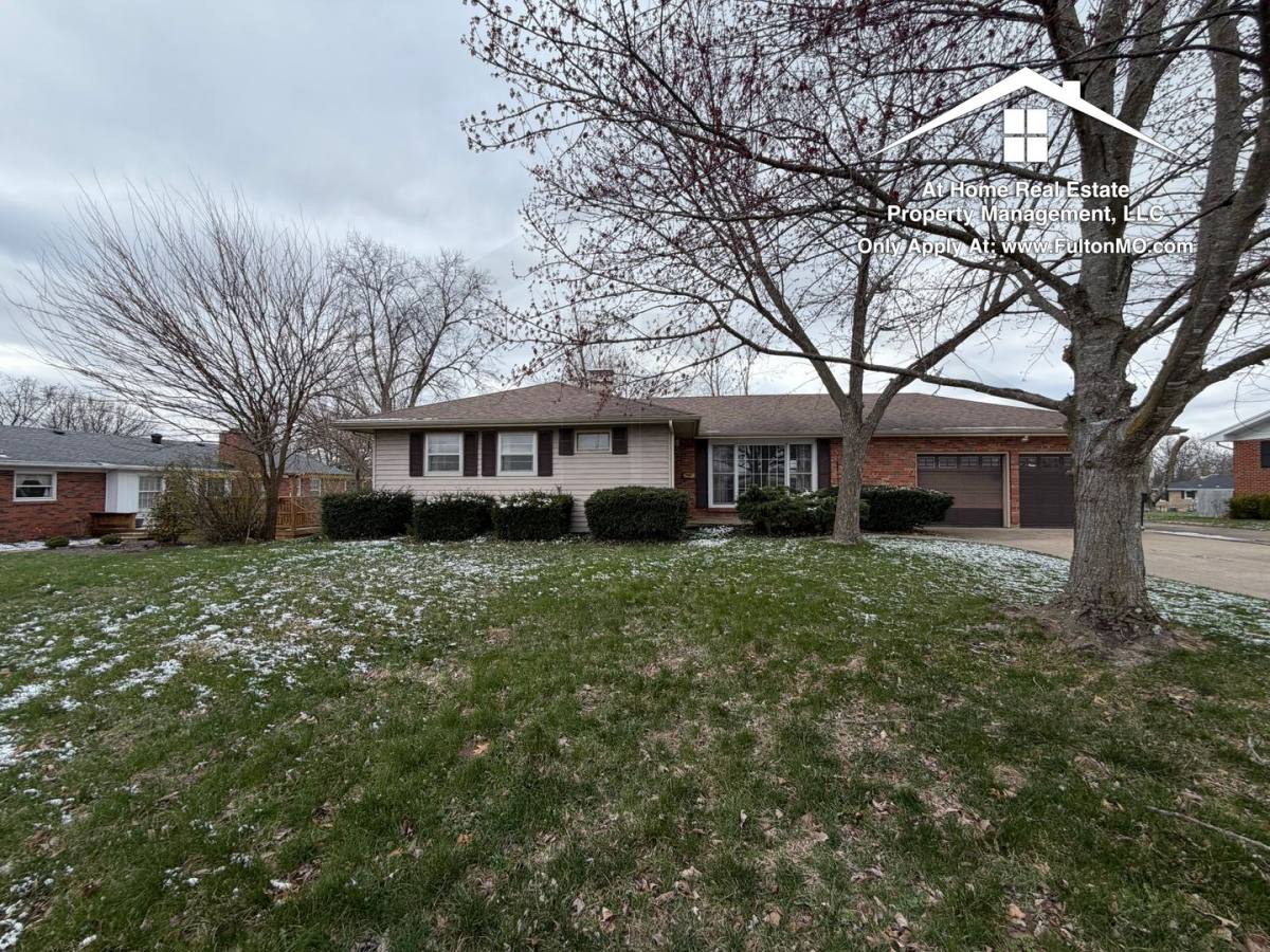 House for rent at 1803 N School Blvd, Fulton, MO 65251