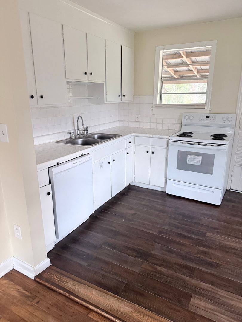 House for rent at 1207 Derenne Ave, Savannah, GA 31406