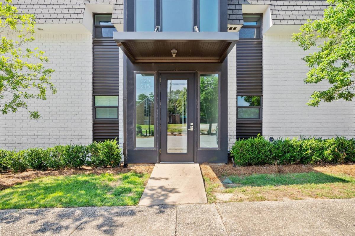 Townhouse for rent at 3655 Old Shell Rd #224, Mobile, AL 36608