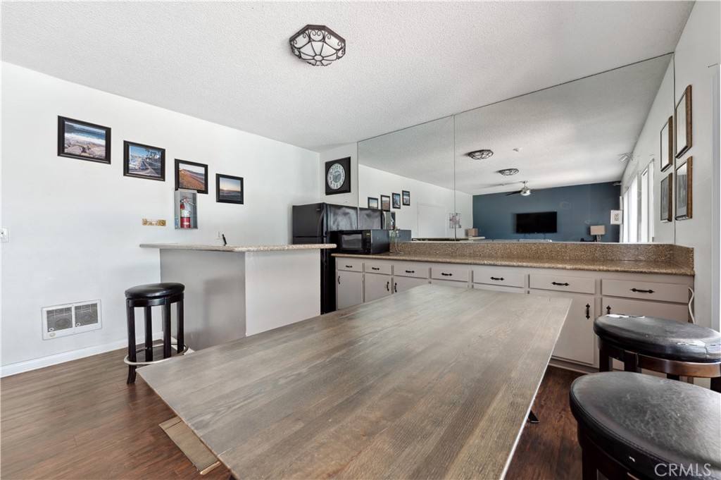 Apartment for rent at 415 S Prospect Ave #219, Redondo Beach, CA 90277