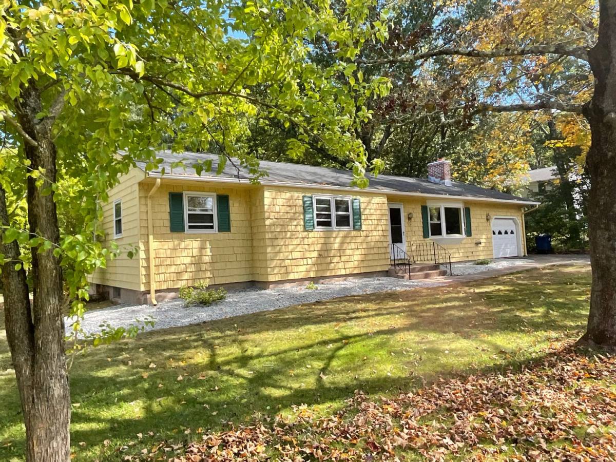 Apartment for rent at 2 Eastview Dr, Vernon Rockville, CT 06066