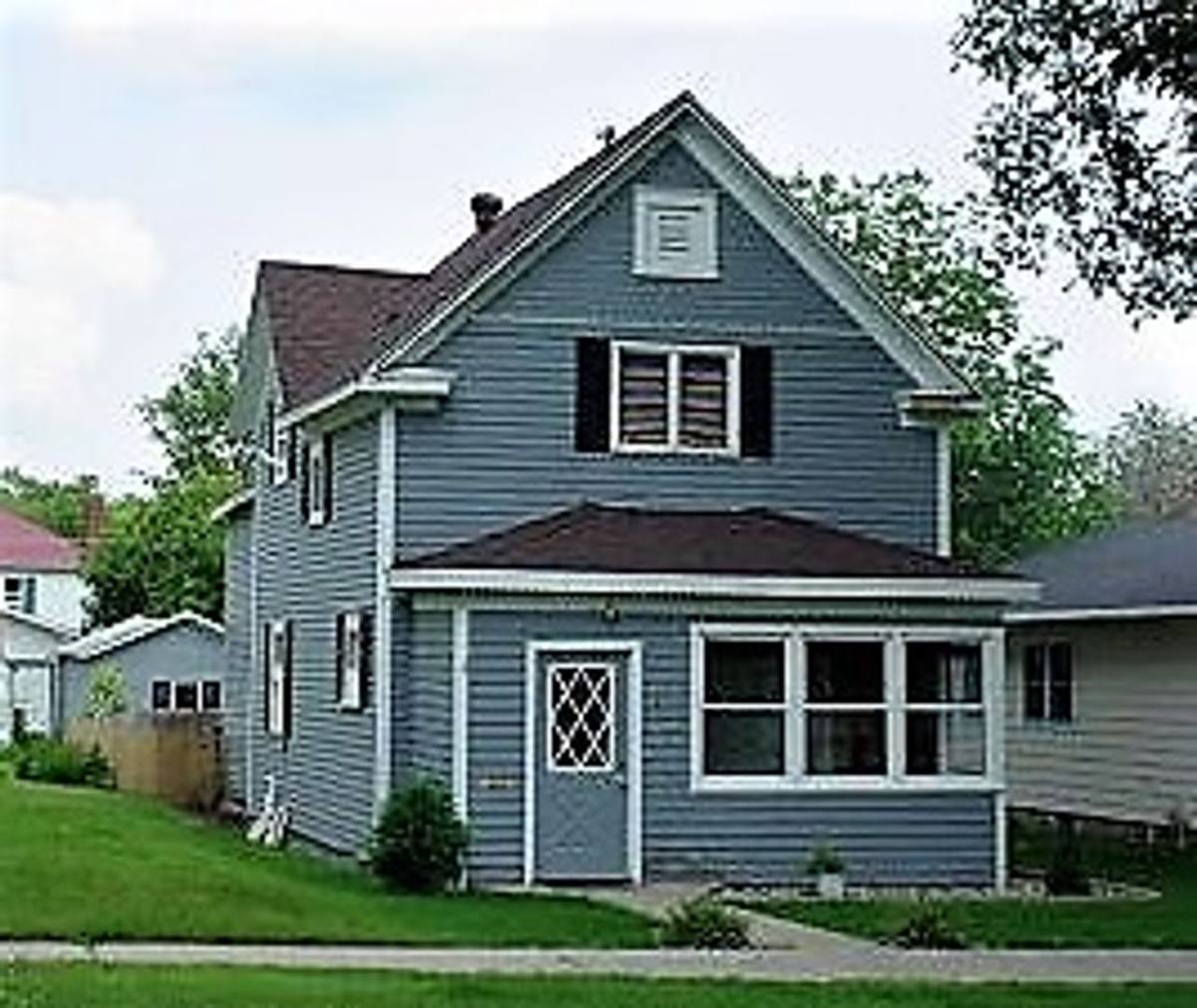 House for rent at 624 Central Ave N, Valley City, ND 58072