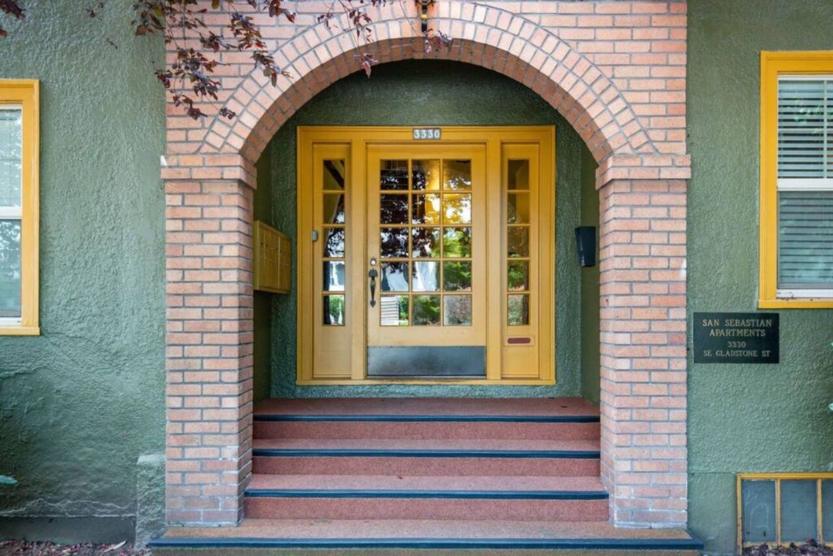 Apartment for rent at 3330 SE Gladstone St, Portland, OR 97202
