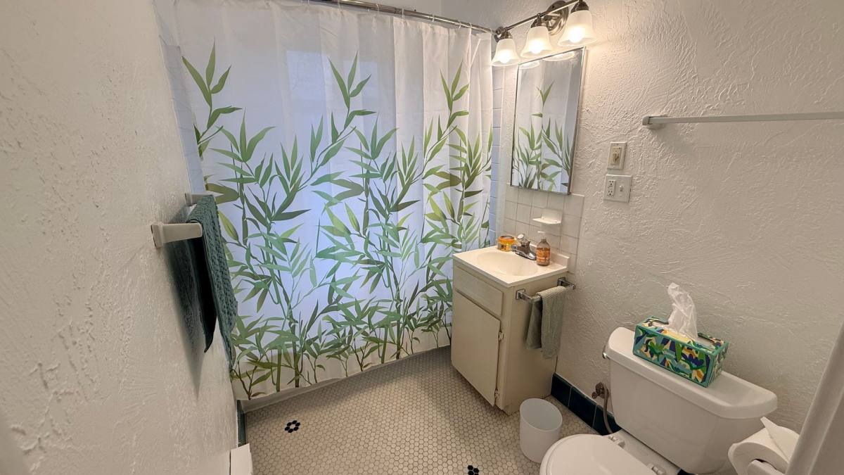 Apartment for rent at 3330 SE Gladstone St, Portland, OR 97202