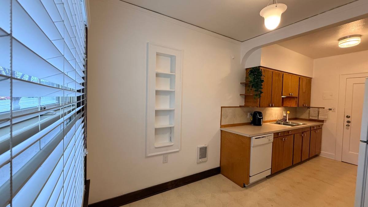 Apartment for rent at 3330 SE Gladstone St, Portland, OR 97202