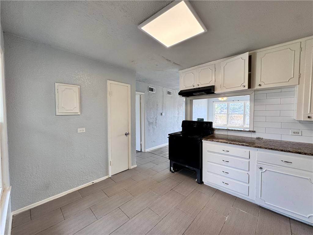 Apartment for rent at 3120 Santa Fe St #12, Corpus Christi, TX 78404