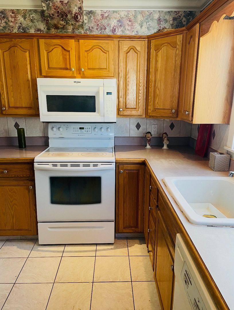 House for rent at 909 Vischer Ave, Schenectady, NY 12306