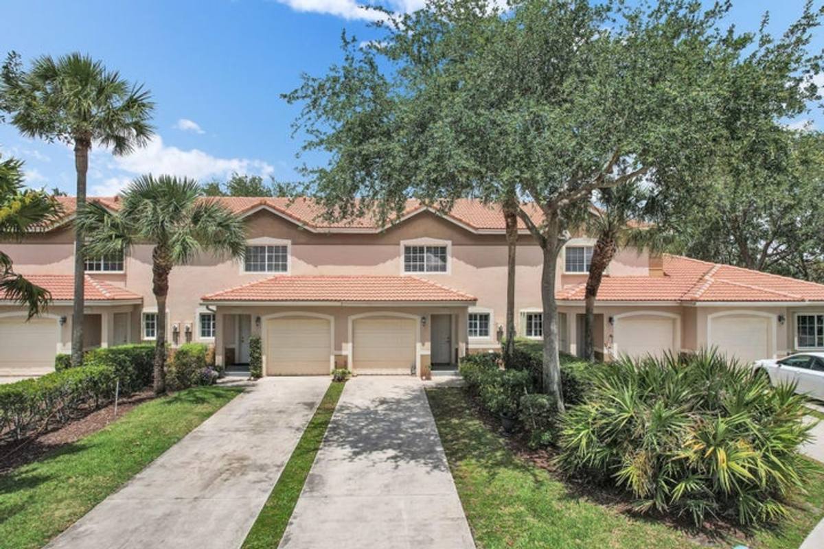 Townhouse for rent at 6599 Old Farm Trail, Boynton Beach, FL 33437