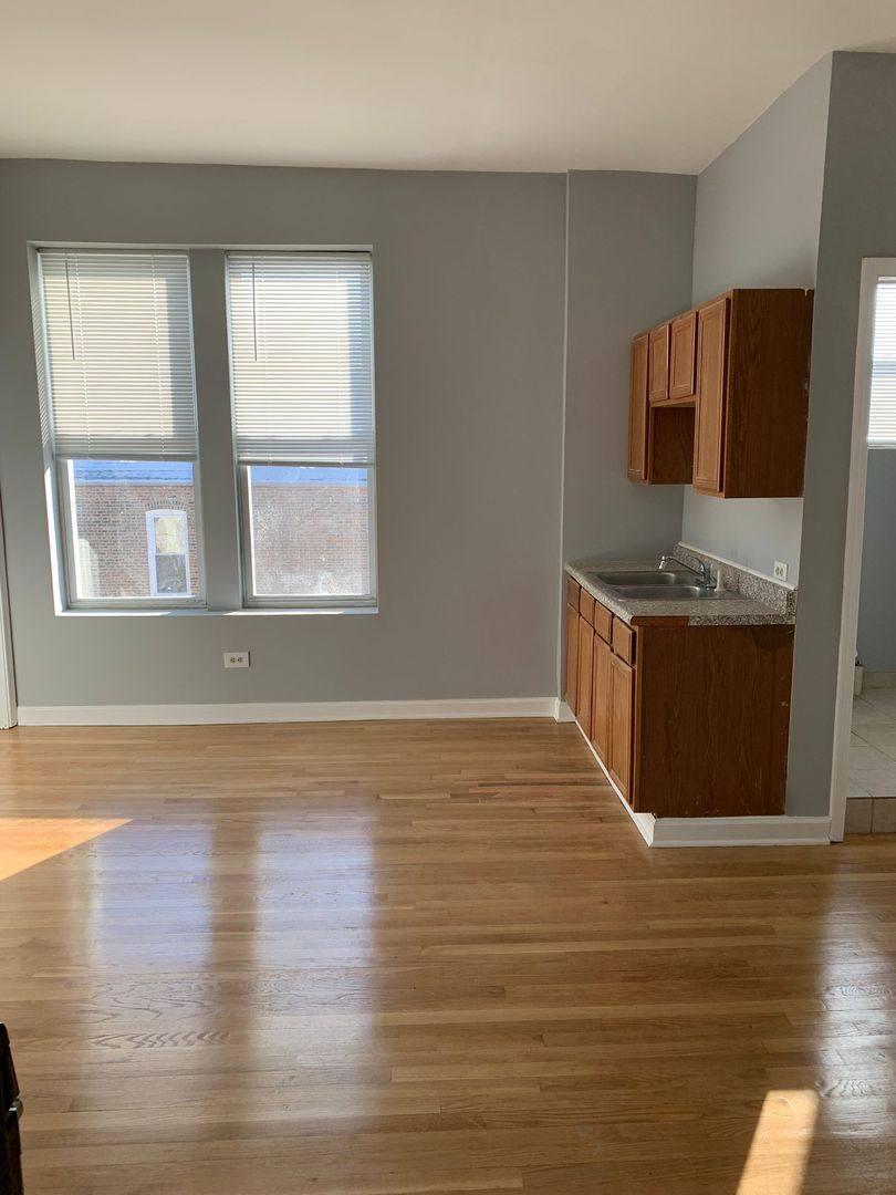 Apartment for rent at 2300 S Troy St, Chicago, IL 60623