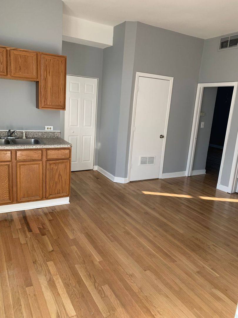 Apartment for rent at 2300 S Troy St, Chicago, IL 60623