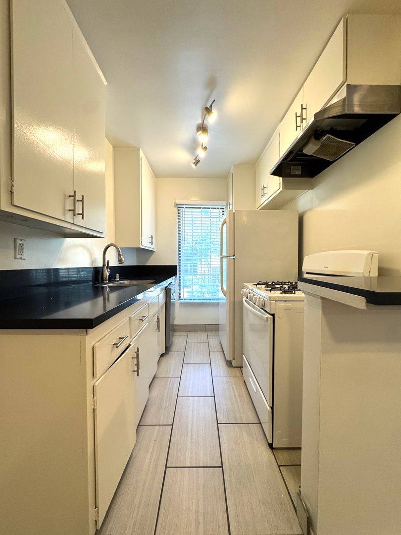 Apartment for rent at 1155 N Curson Ave, Los Angeles, CA 90046