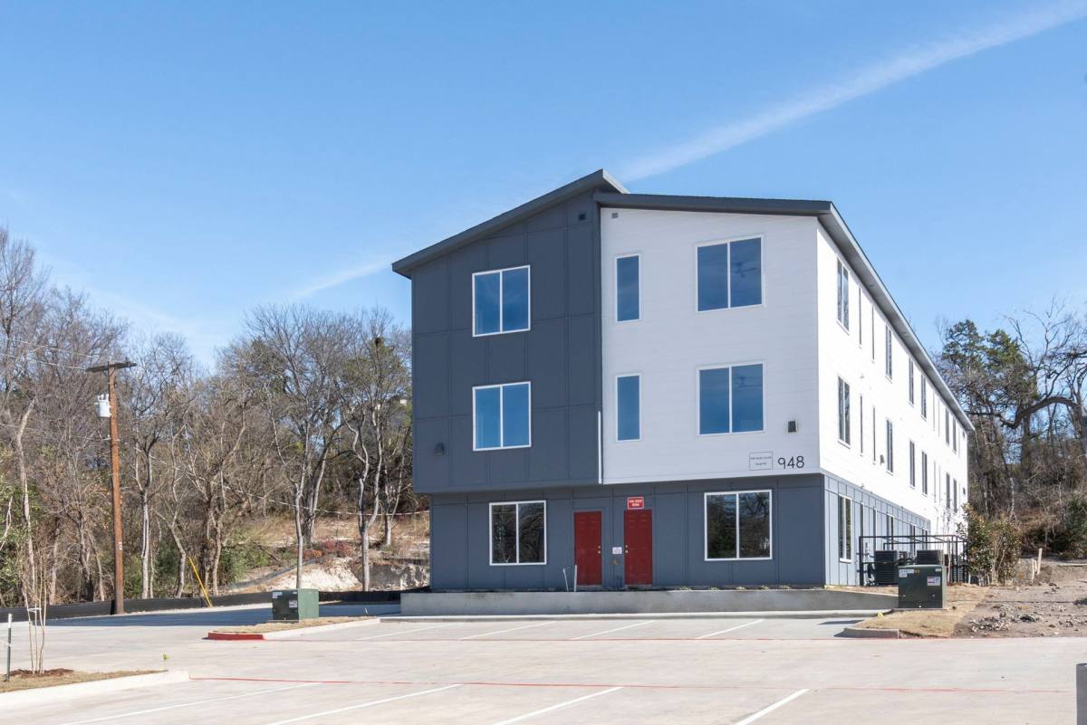 Apartment for rent at 948 S Corinth St Rd, Dallas, TX 75215