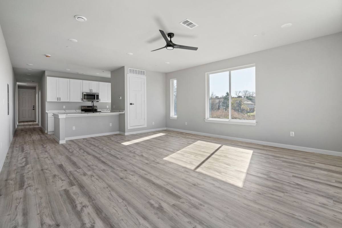 Apartment for rent at 948 S Corinth St Rd, Dallas, TX 75215