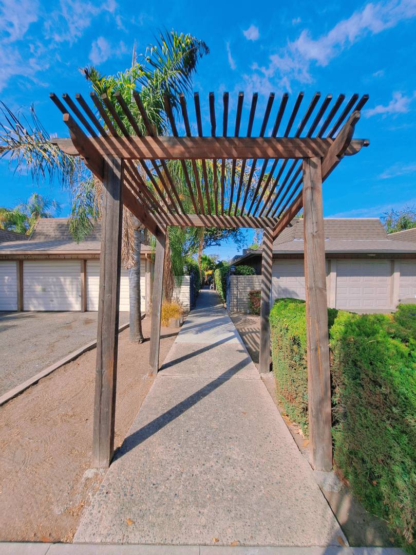 Apartment for rent at 132 W Dayton Ave, Fresno, CA 93705