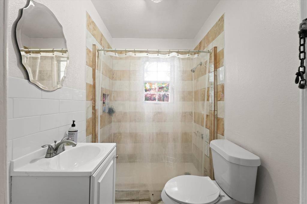 House for rent at 709 S Munger Blvd, Dallas, TX 75223
