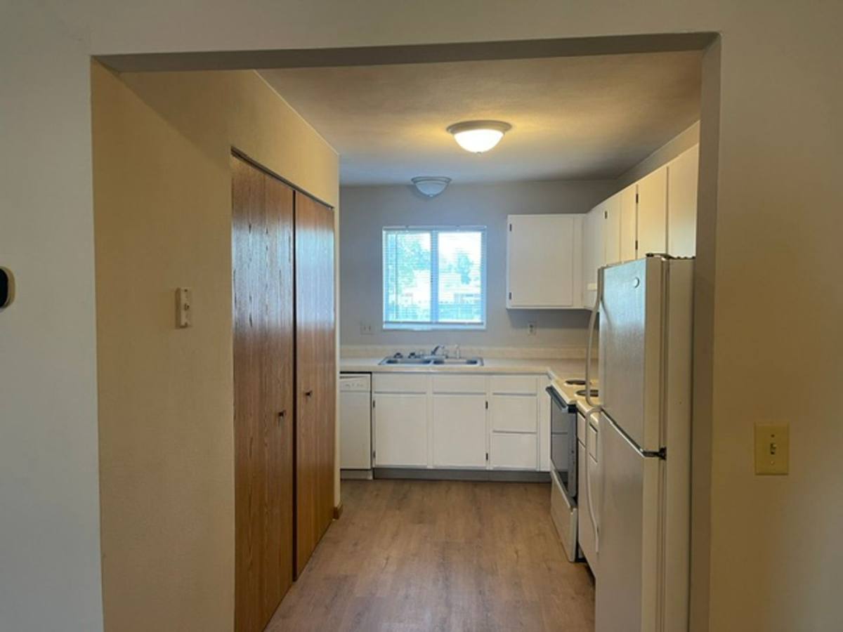 Court Royal, 1000 Royal Heights Rd, Belleville, IL 62226 - Apartment for Rent - Image 4