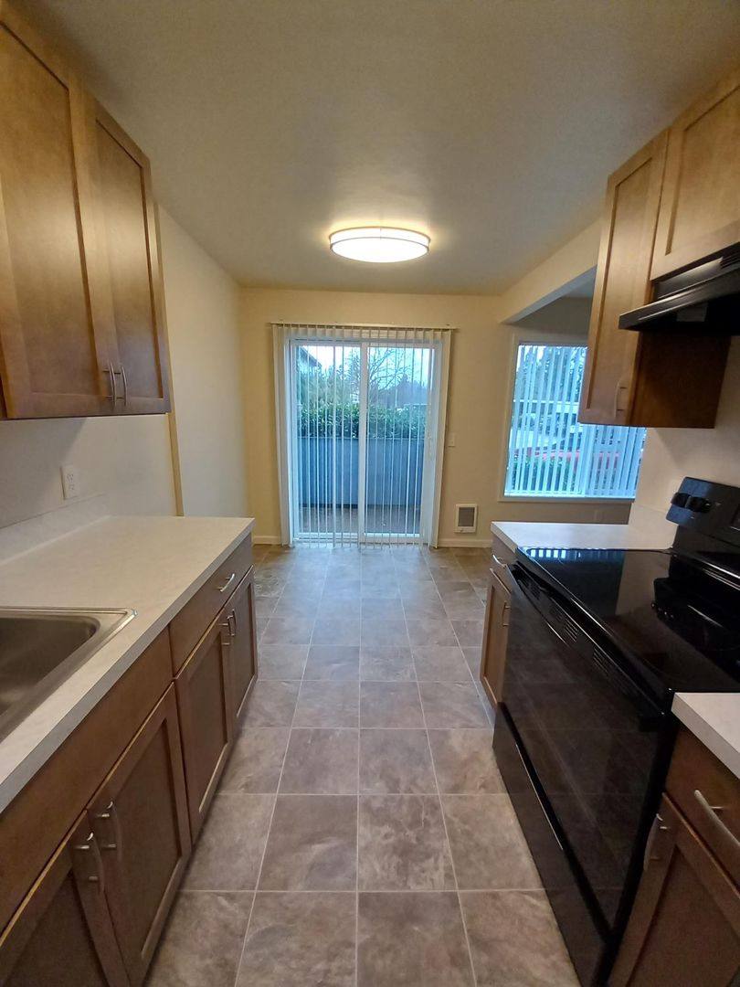 Apartment for rent at 1701 Maple St, Canby, OR 97013