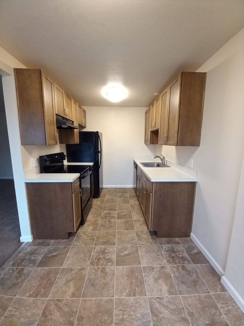 Apartment for rent at 1701 Maple St, Canby, OR 97013