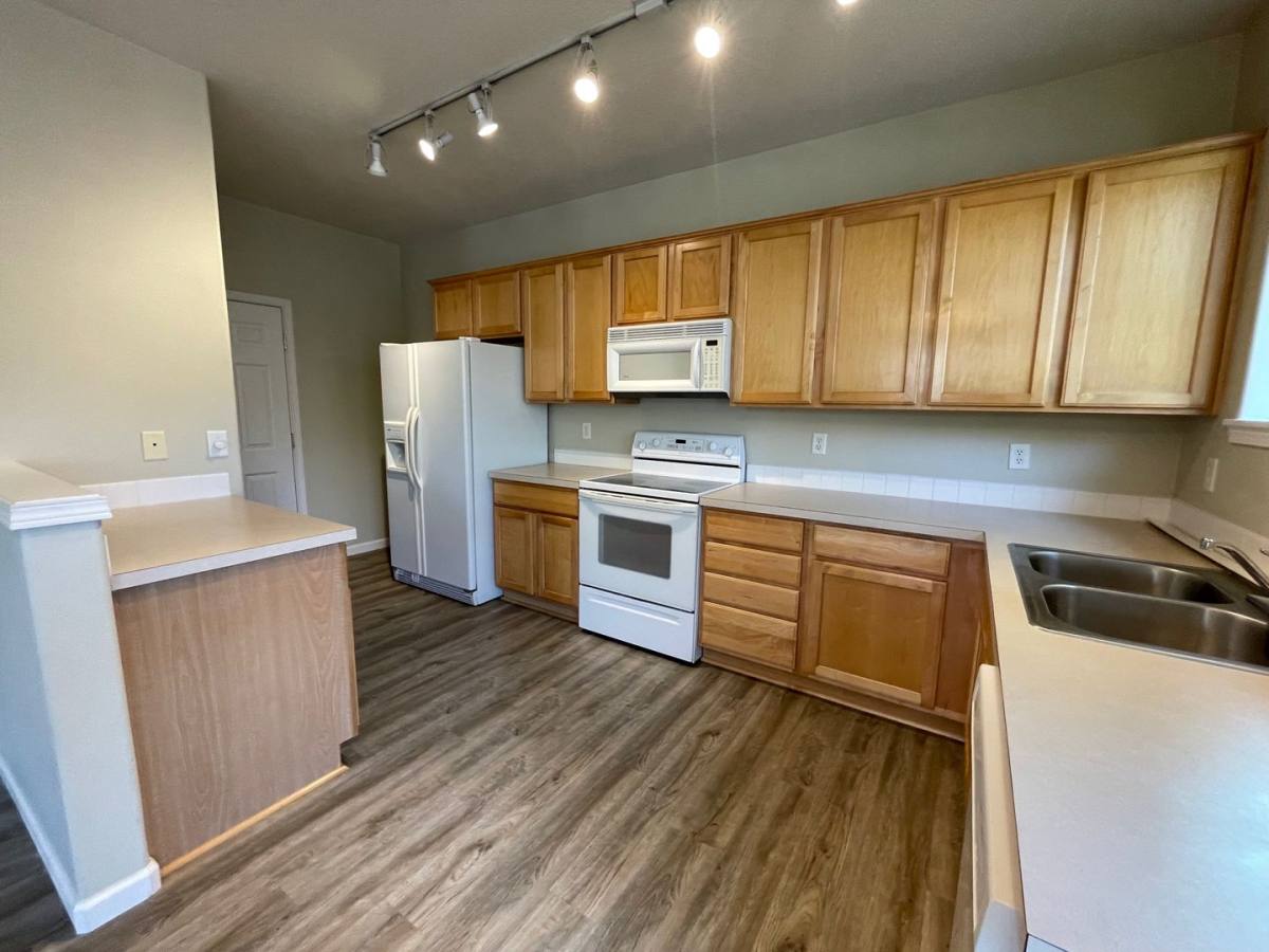 Townhouse for rent at 6220 SW 182nd Terrace, Beaverton, OR 97007